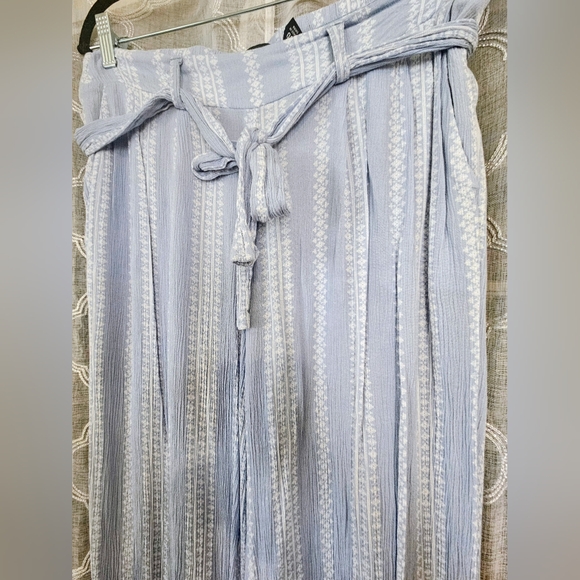 Torrid Light Blue Floral Print Striped Wide-Leg Pants with Tie Waist - Size 00 - Picture 3 of 6
